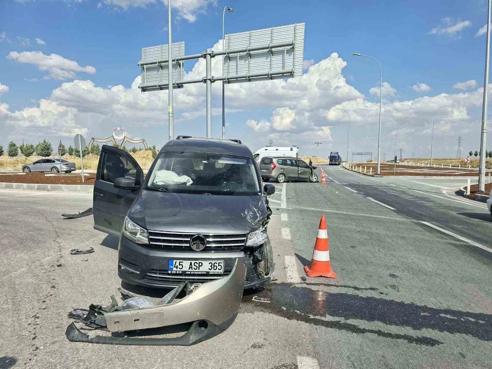 Emirdağ yolunda acı bilanço: İki araç çarpıştı, bir kişi yaşamını yitirdi