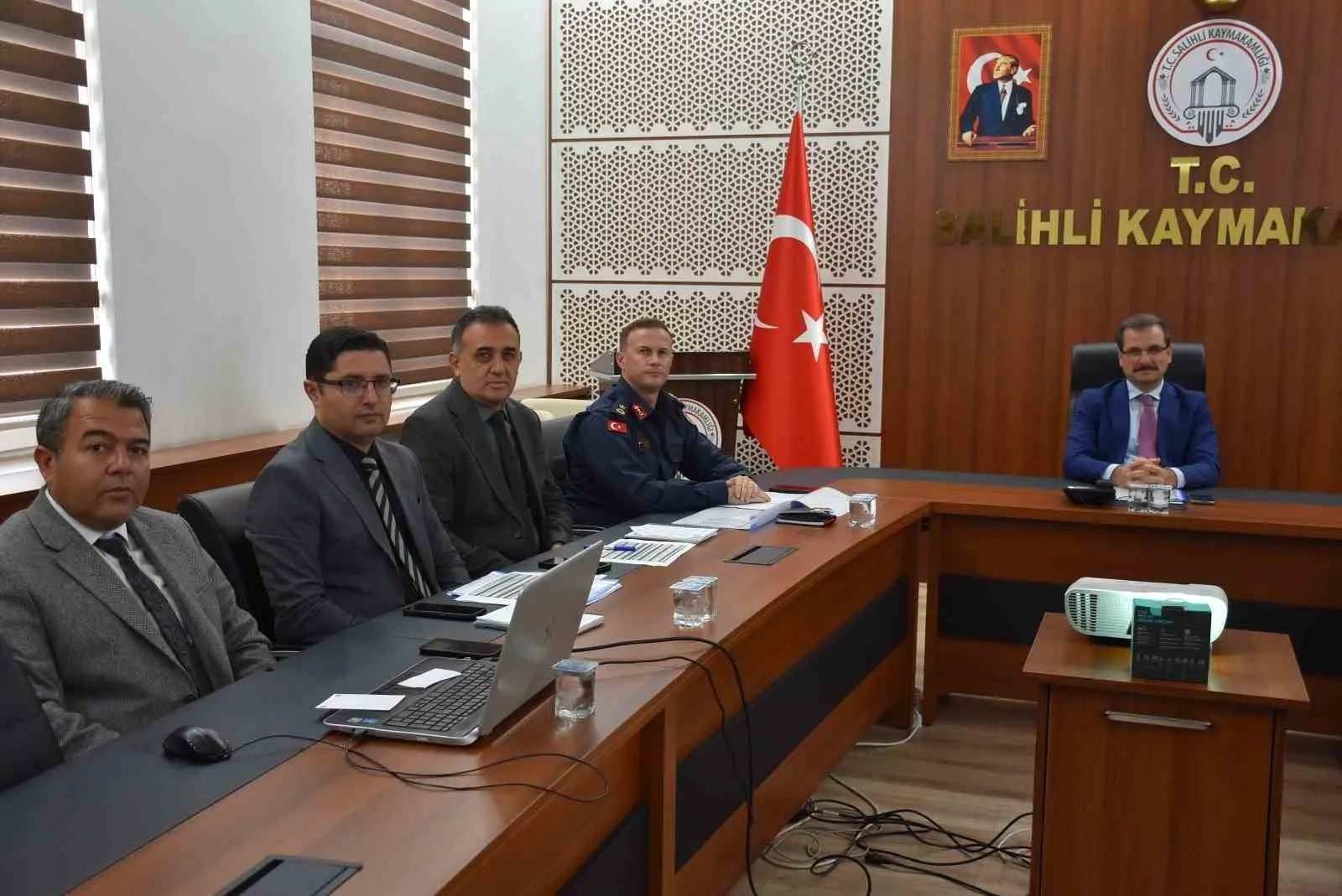 Salihli'de tehlike saçan yapılar için düğmeye basıldı: Şehir estetiği yeniden şekilleniyor