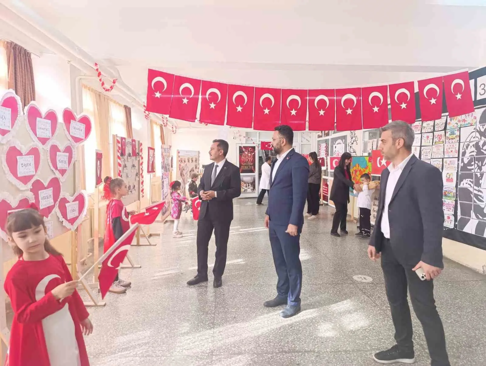 Bolvadin’de Cumhuriyet coşkusu: Öğrencilerden 101. yıla özel tarih yolculuğu