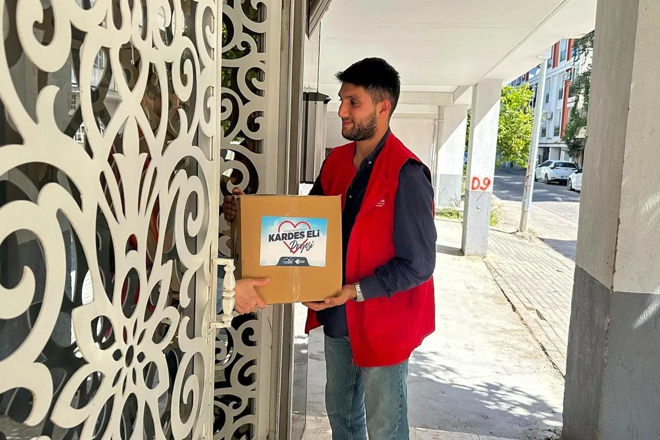 Efeler'de sofralar Kardeşeli ile şenleniyor: Başkan Yetişkin'den tam destek