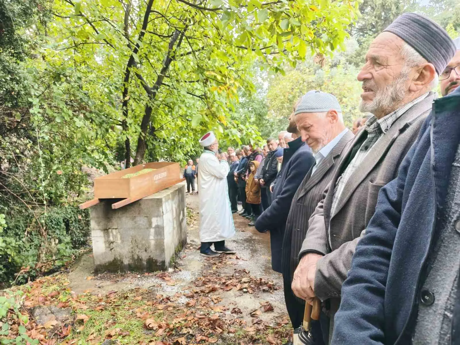 Yürekleri yakan veda: Hafızlık öğrencisi Hamza son yolculuğuna uğurlandı