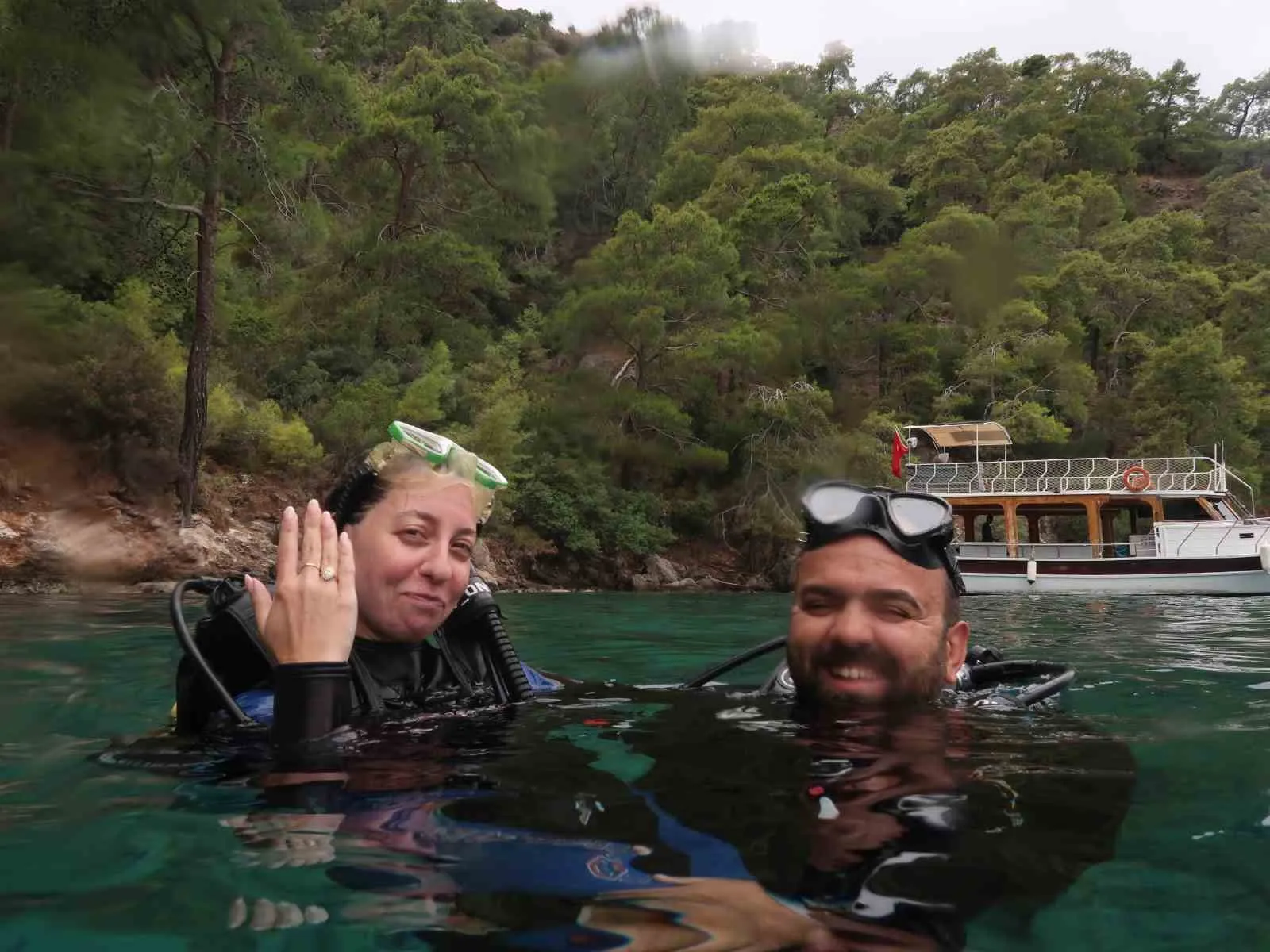 Fethiye'nin mavi sularında unutulmaz imza: 5 metre derinlikte evet dedi