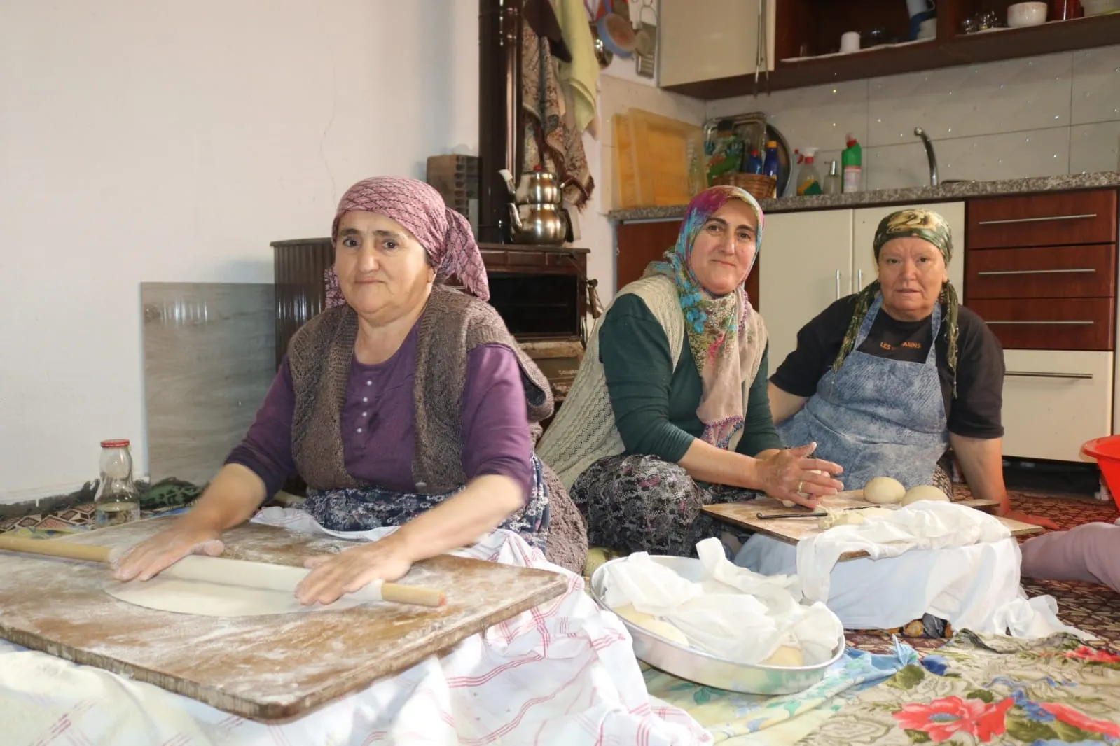 Çivril’de kış hazırlığı telaşı: İmece usulü yufkalarla bereketli sofralar kuruluyor