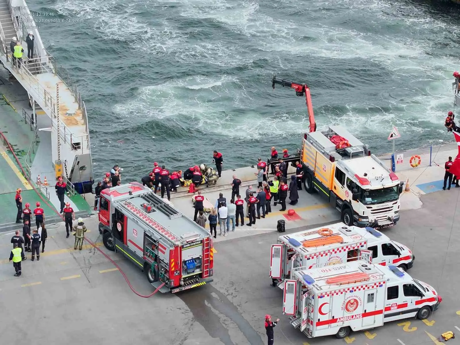 İzmir Körfezi'nde nefes kesen tatbikat: Denizde yangına karşı tam donanımlı önlem