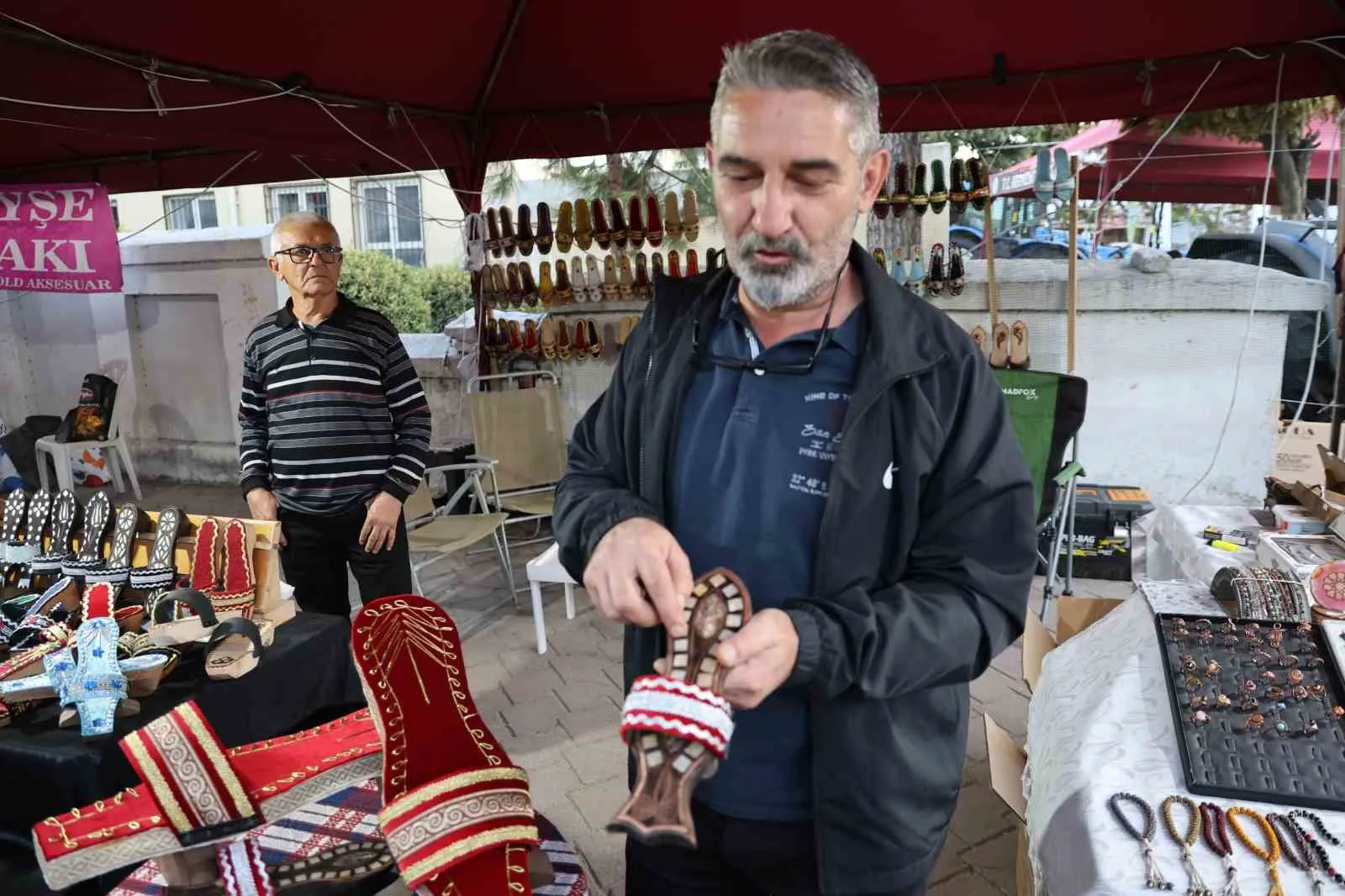 Eskinin mütevazı takunyası artık lüksün yeni adresi: Saray modelleri vitrinleri süslüyor