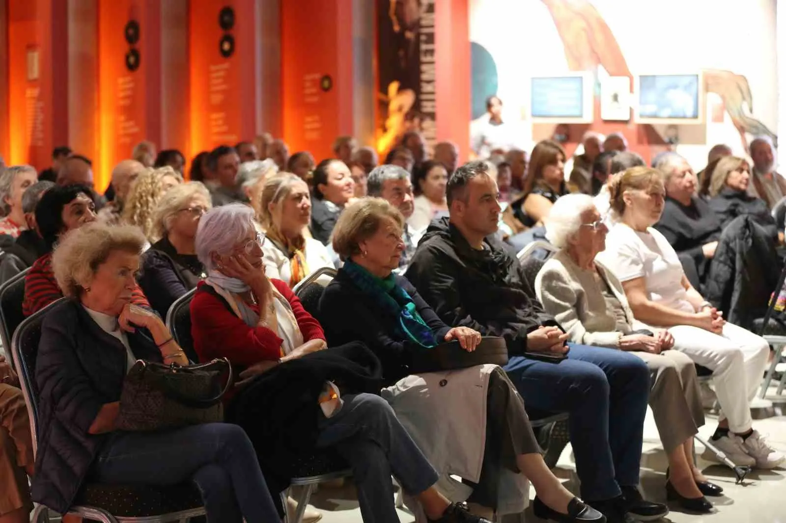 İzmir’de Nâzım Hikmet rüzgarı: Romantika sergisi sanatseverleri büyüledi