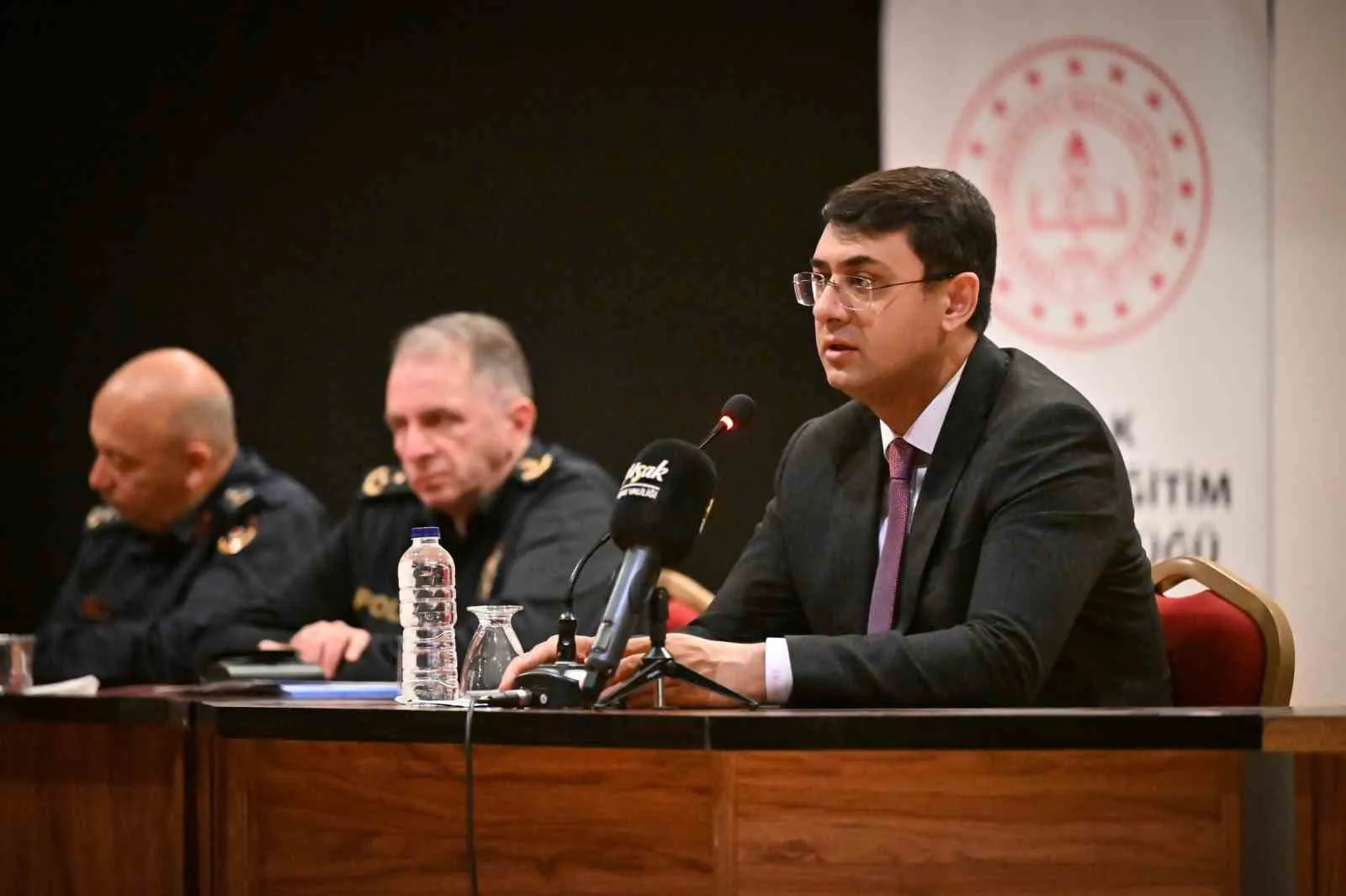 Uşak’ta eğitimde güvenlik zirvesi: Öğrenciler için seferberlik ilan edildi