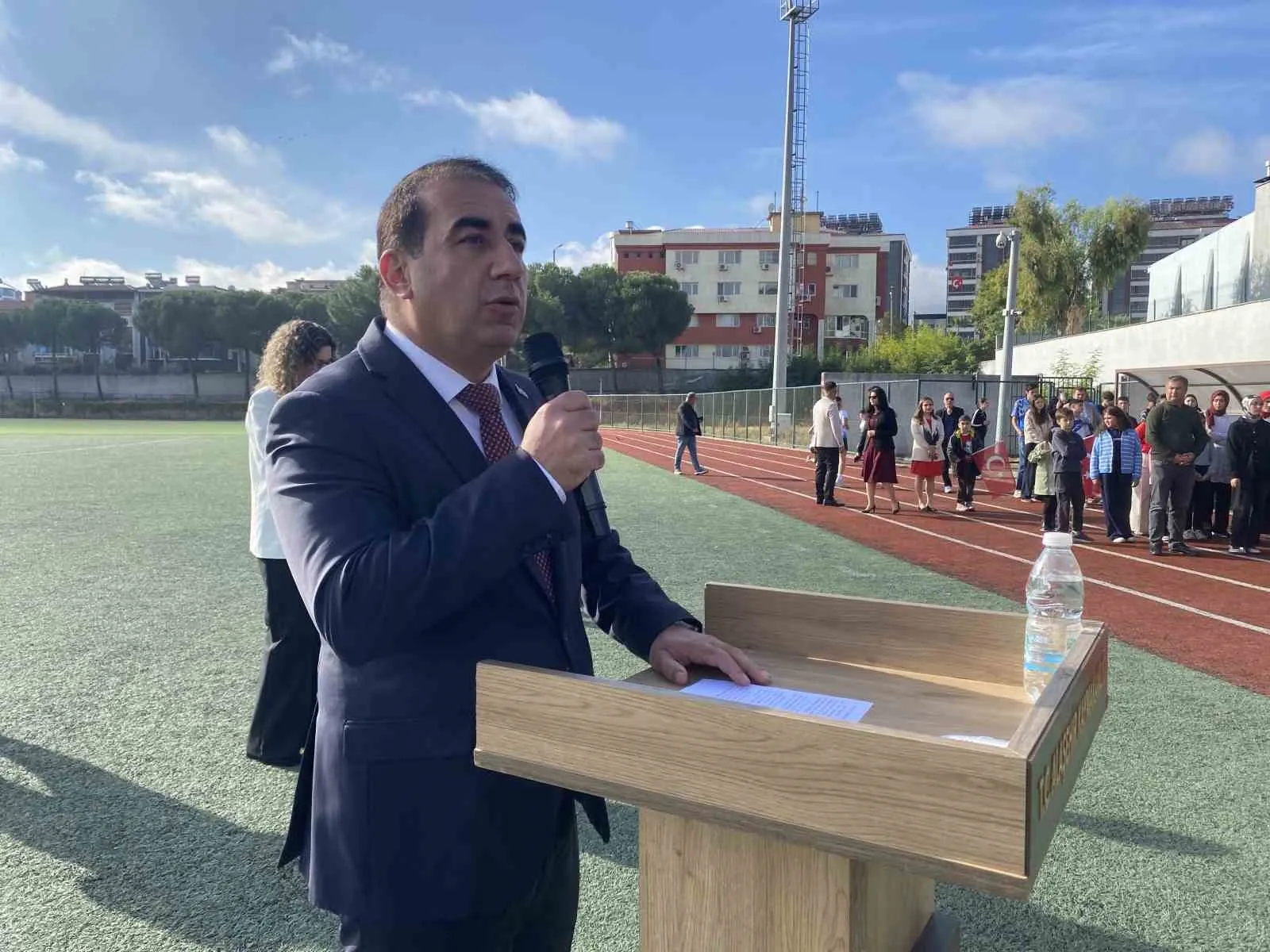 Alaşehir’de Cumhuriyet coşkusu zirveye çıktı: Avrupa şampiyonlarından nefes kesen gösteri