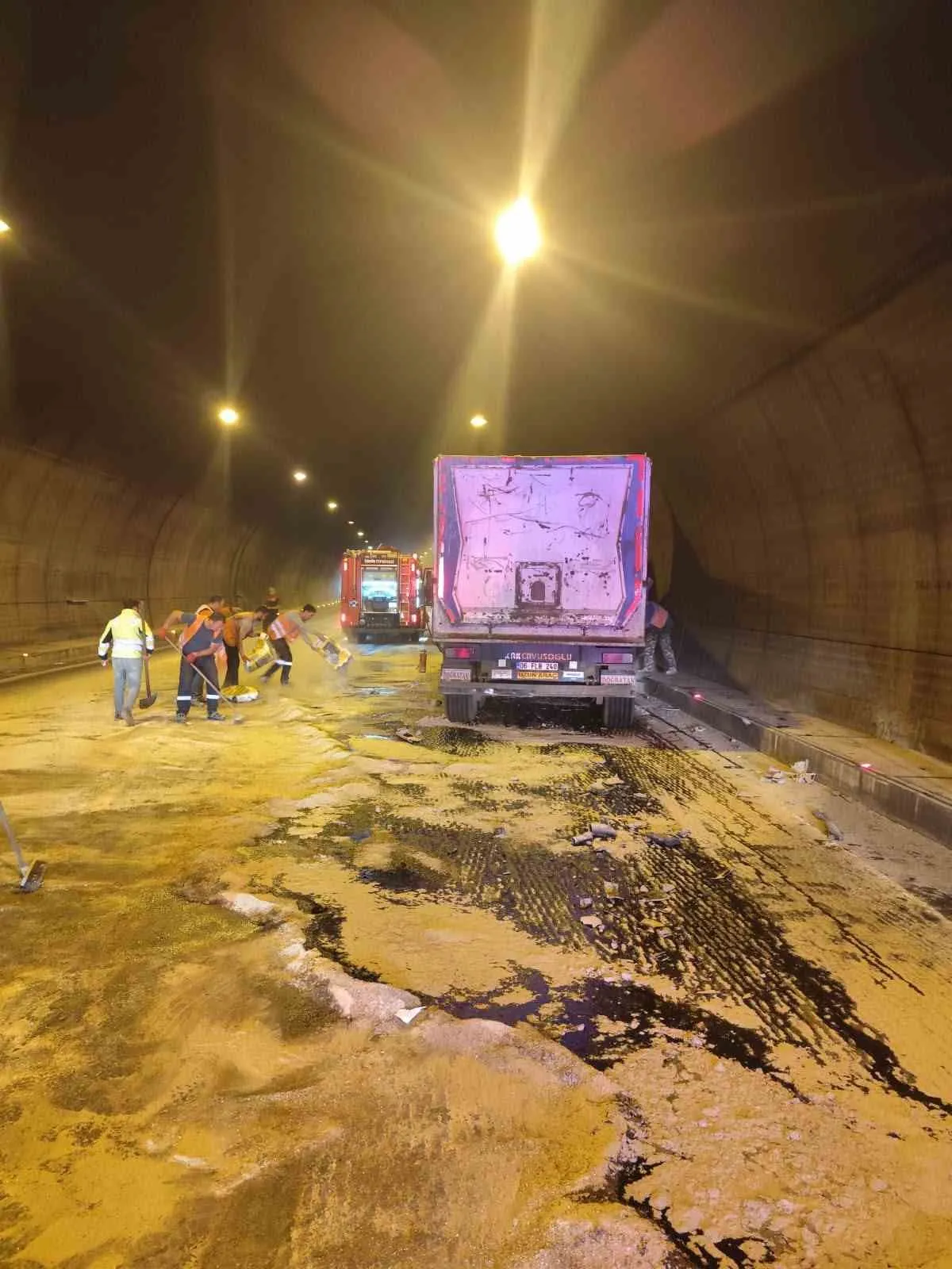 Selatin Tüneli'nde tırların karıştığı kaza trafiği kilitledi