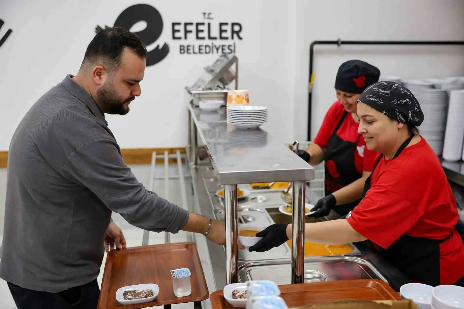 Efeler’de dayanışma sofrası büyüyor: Kent Lokantası artık hafta sonu da açık