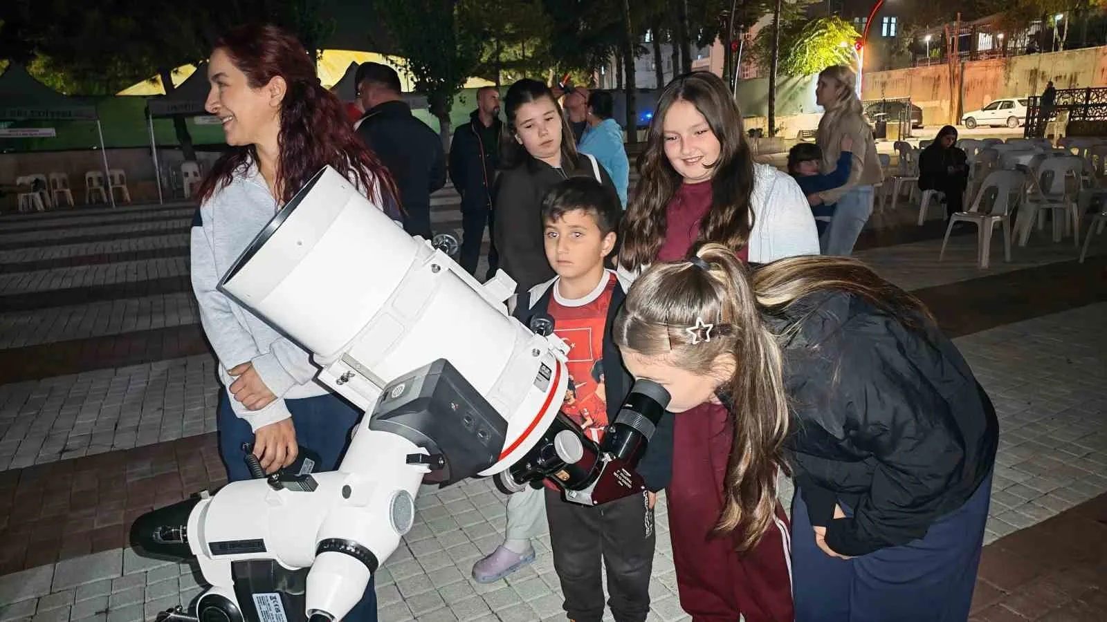 Demirci’de gökyüzü merakı zirve yaptı: Minik kaşifler evrenin kapılarını araladı