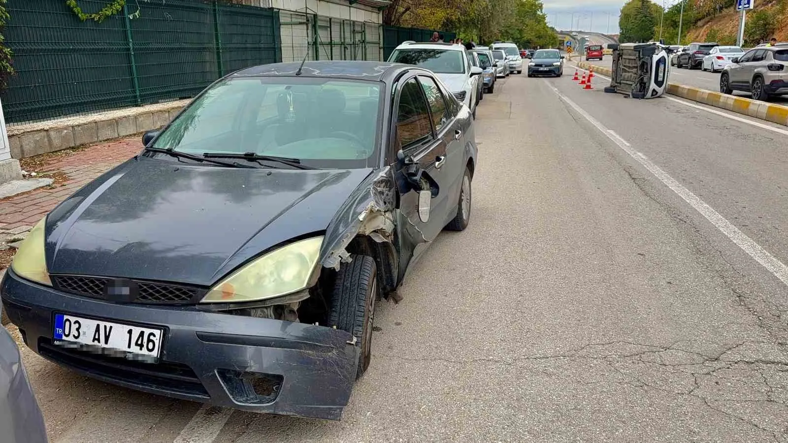 Afyonkarahisar'da korkutan kaza: Devrilen otomobilin sürücüsü mucize eseri kurtuldu