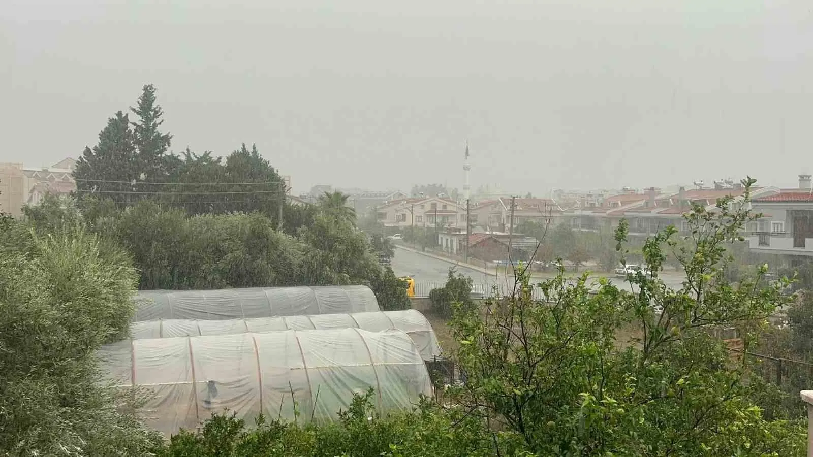 Marmaris’te beklenen yağışlı hava dalgası giriş yaptı