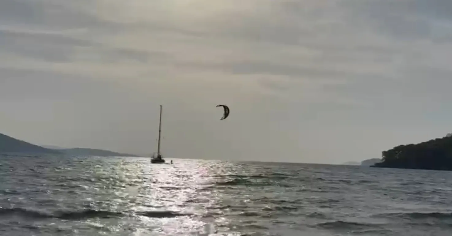 Takvim yaprakları sonbaharı gösterse de Akyaka’da deniz keyfi bitmedi
