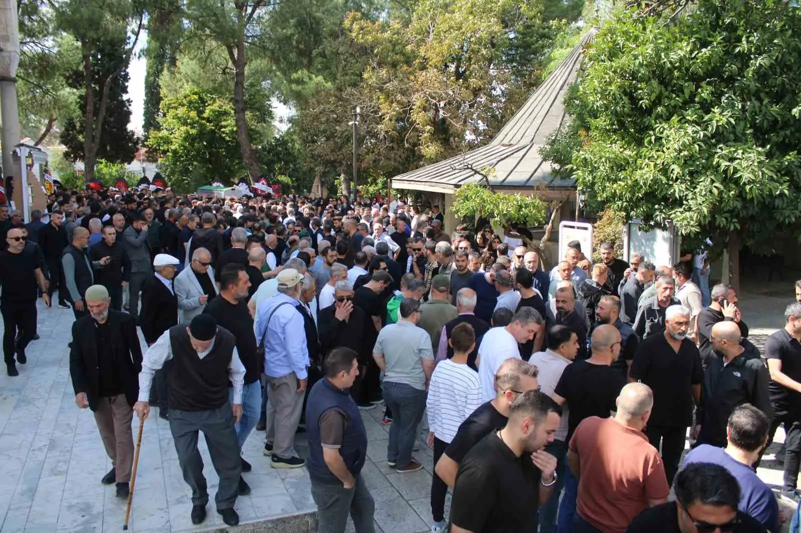 Aydın'da şüpheli ölüm: Bülent Tezcan saldırısının faili son yolculuğuna uğurlandı