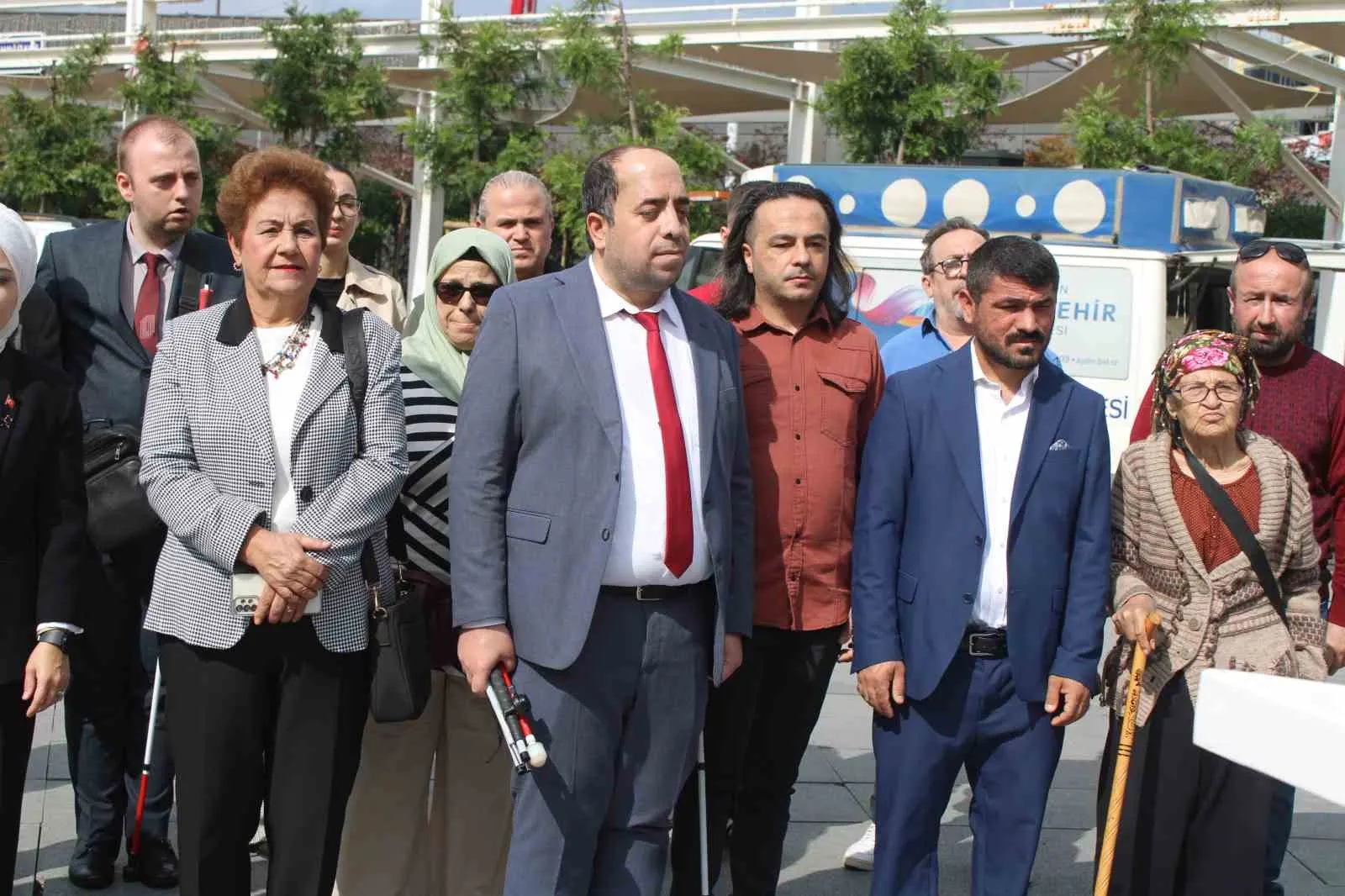 Beyaz bastonun özgürlük çağrısı: Aydın sokaklarında engeller kalksın