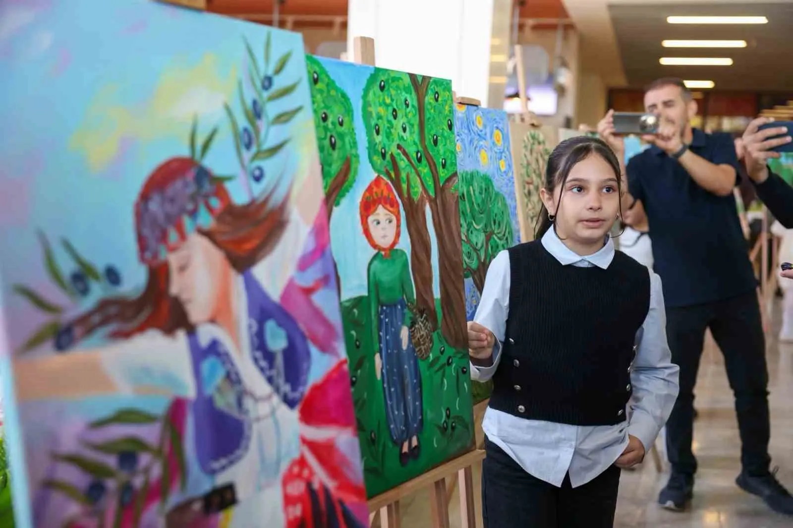 Zeytinin bereketi tuvale yansıdı: Genç yeteneklerden sanat şöleni