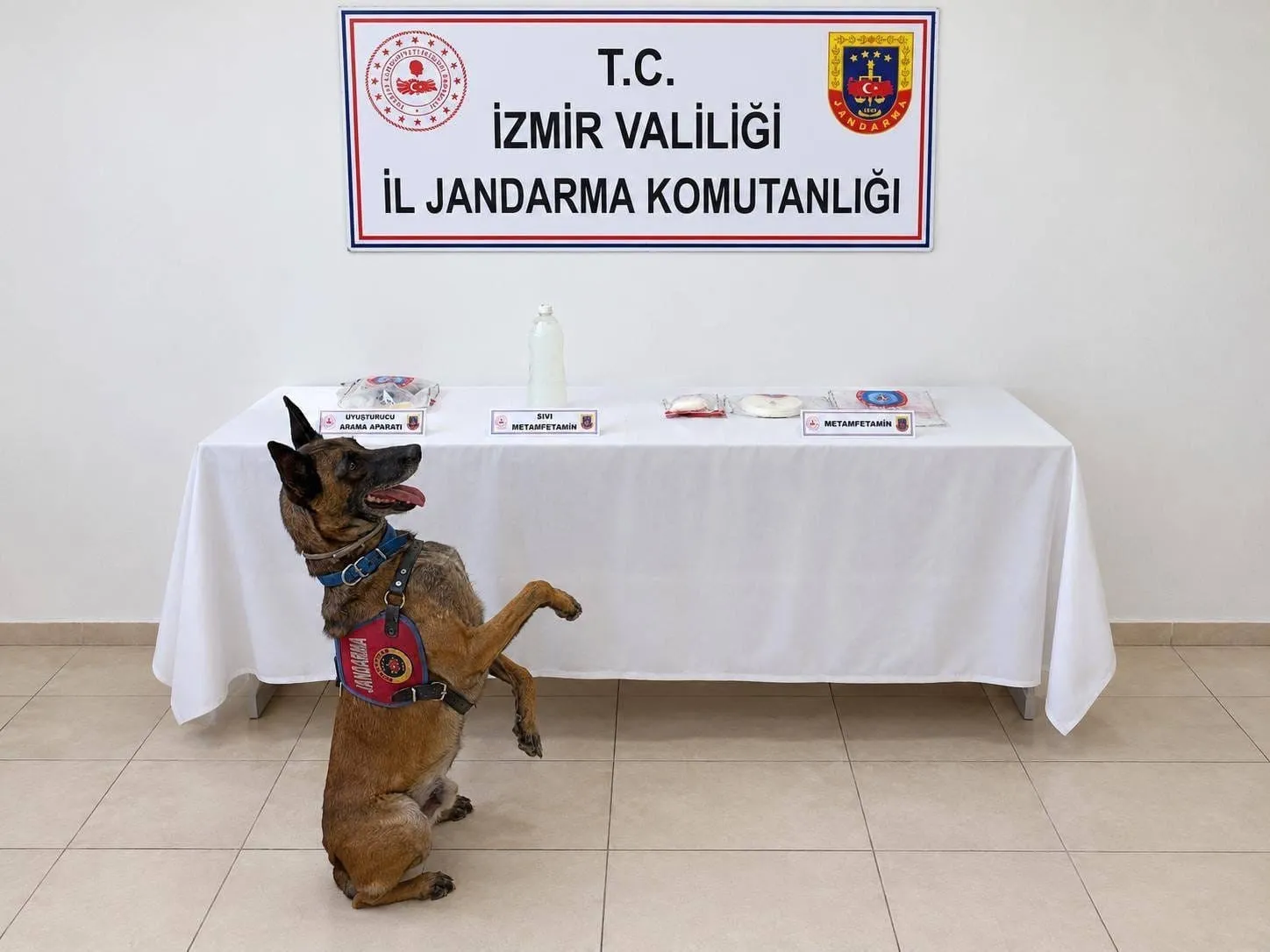 Torbalı’da zehir tacirlerine jandarma darbesi: Sıvı metamfetamin ele geçirildi
