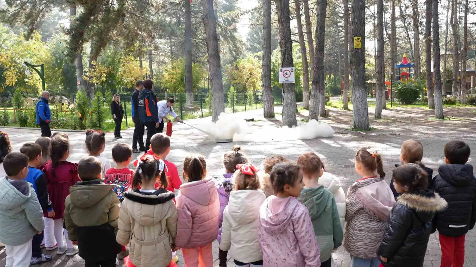 Miniklerden afetlere karşı tam donanımlı hazırlık: Bolvadin’de uygulamalı eğitim