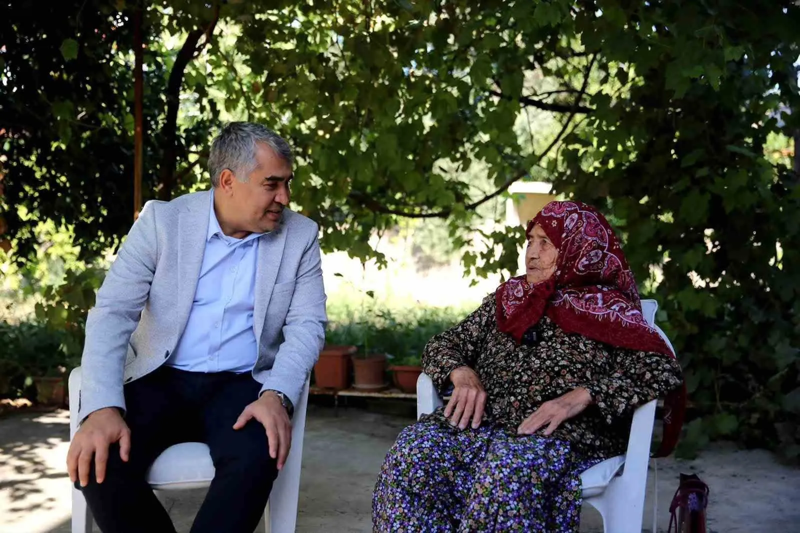Aydın'ın sevilen ismi Münevver Çıkrık son yolculuğuna uğurlandı