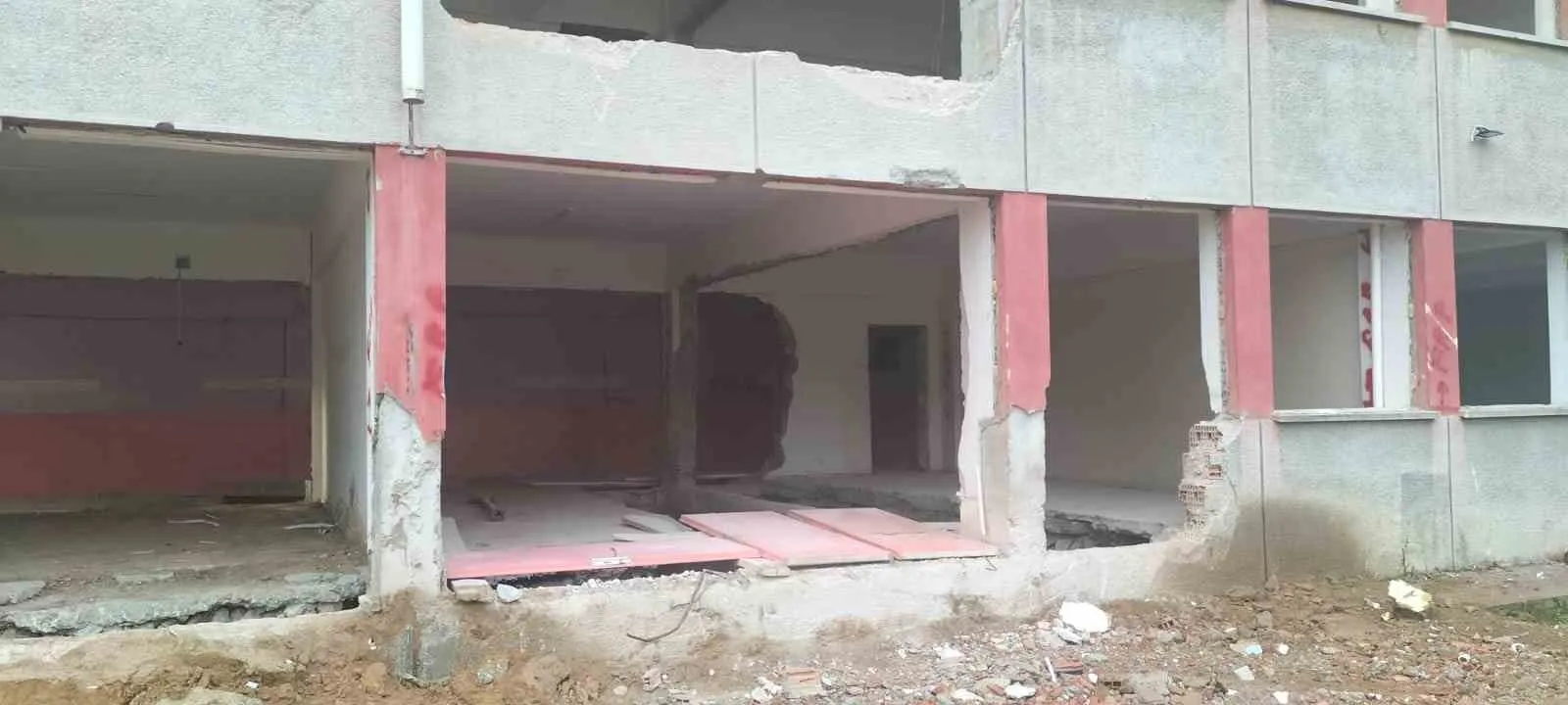 Çivril’de 44 yıllık eğitim yuvasında hummalı çalışma: Öğrenciler için daha güvenli yarınlar