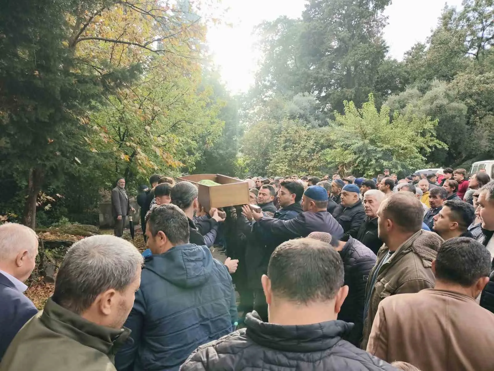 Yürekleri yakan veda: Hafızlık öğrencisi Hamza son yolculuğuna uğurlandı