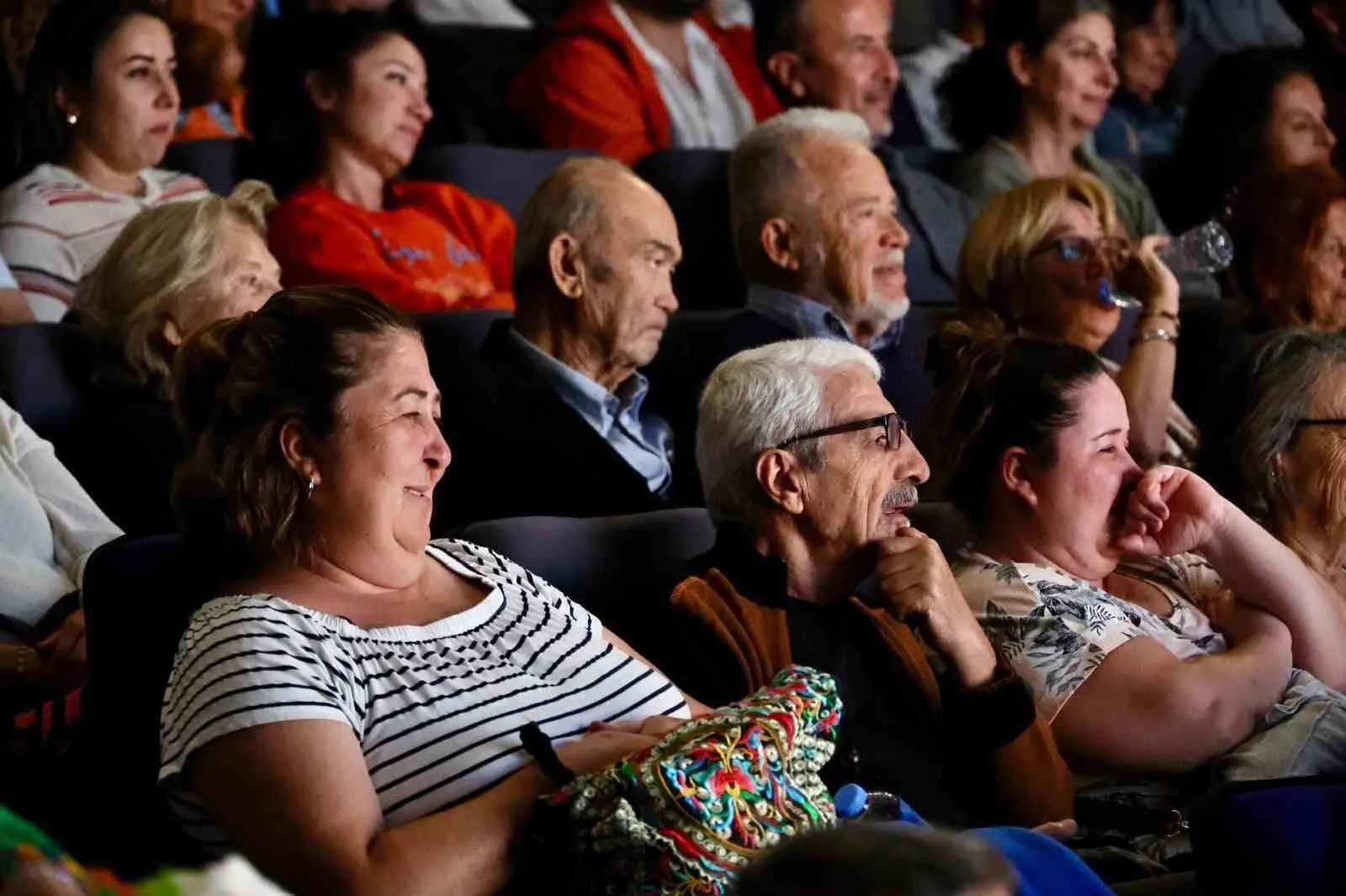 Bodrum sahnelerinde kahkaha dolu bir başlangıç: Cambazın Cenazesi perdelerini açtı