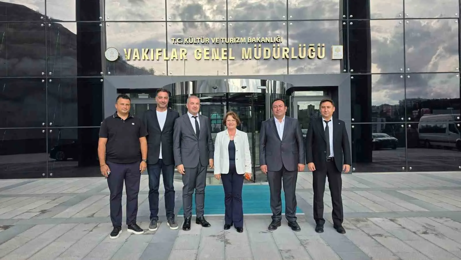Didim'de kamusal alan hamlesi: Vakıflar arazisi belediyeye geçti