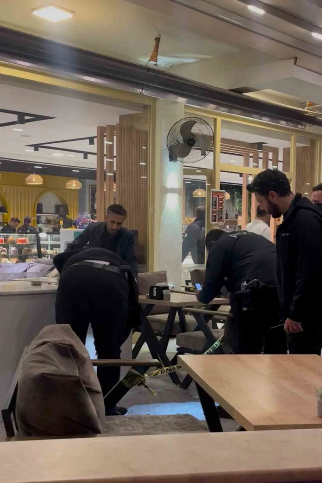 Efeler’deki kafede dehşet anları: Müşteriler birbirine kurşun yağdırdı
