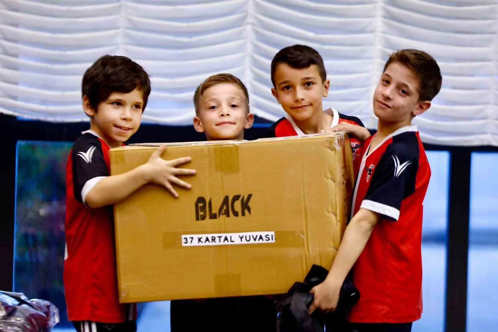 Merkezefendi’de amatör sporun gücüne tam destek: 127 kulübe özel ekipman