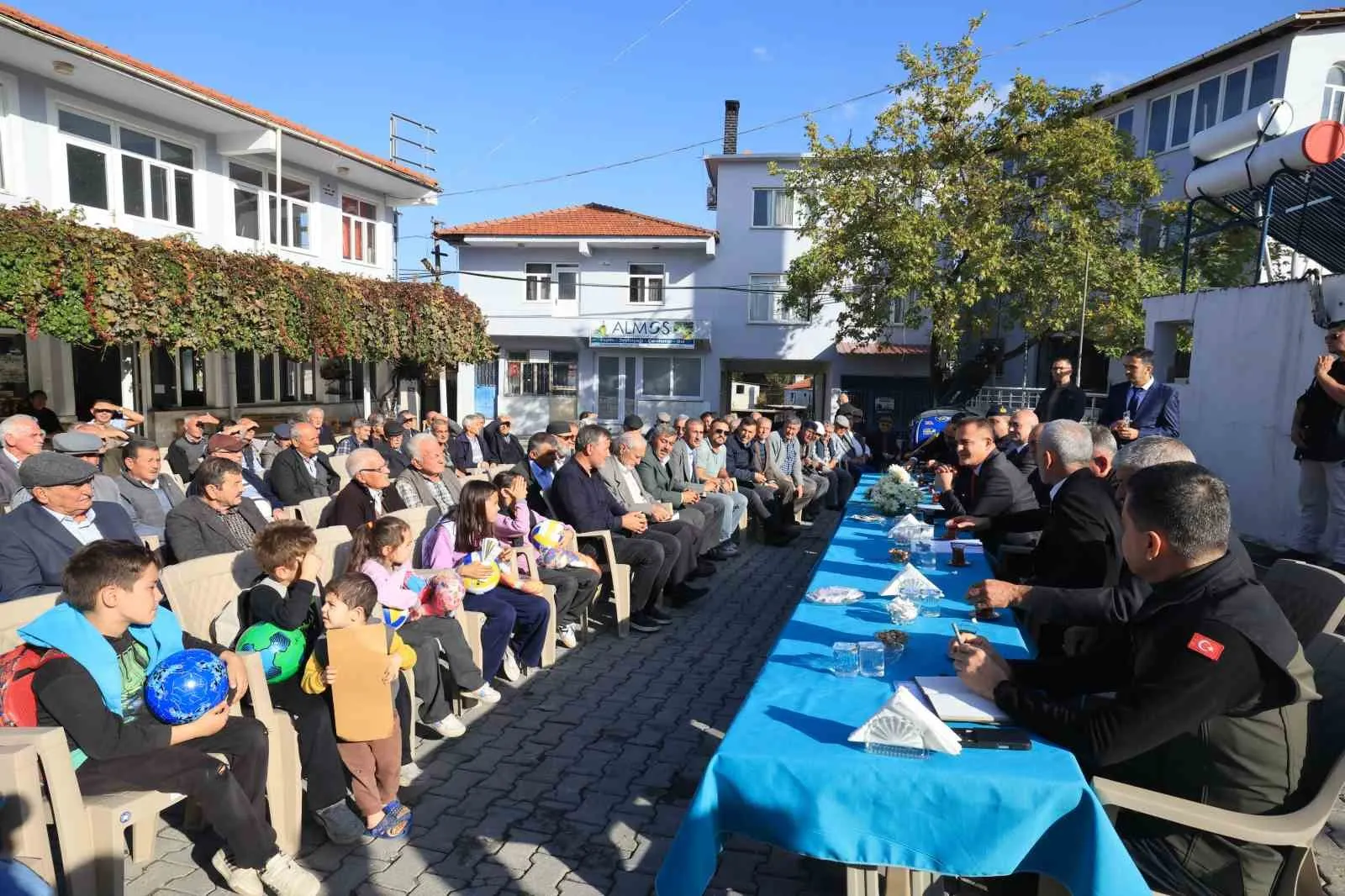 Muğla ekonomisinin gizli kahramanları Vali Akbıyık'ı ağırladı: Çam fıstığında hedef verimi artırmak