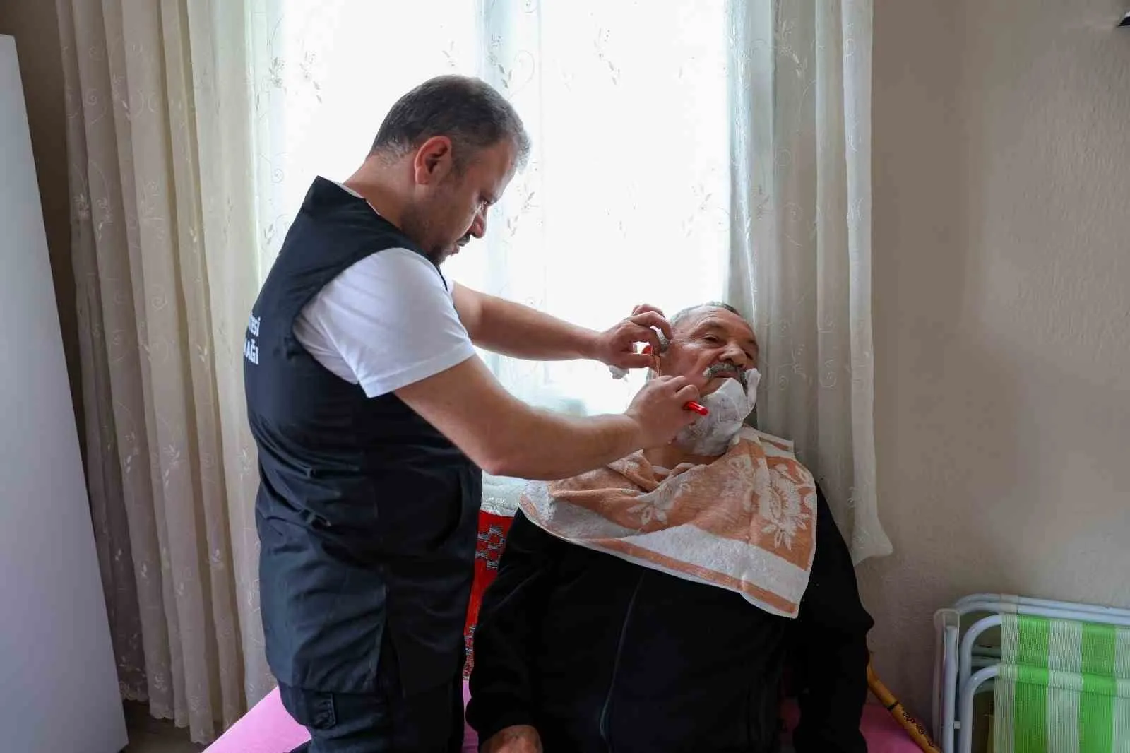 Efeler’de şefkat eli evlere ulaştı: Başkan Yetişkin’den gönüllere dokunan hizmet