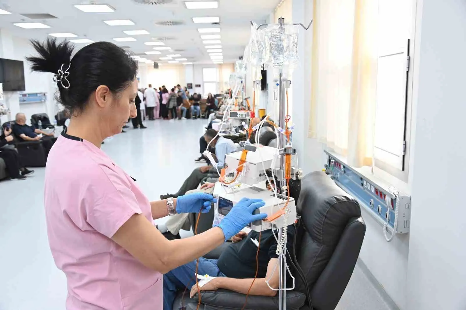 Kemoterapi ünitesinde duygusal anlar: Hastalar müzikle şifa buldu