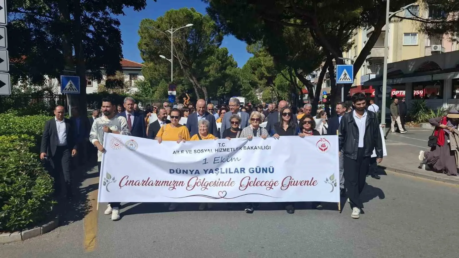 Muğla’da yaş almanın en keyifli hali: 100 Yaş Evi üyeleri Dünya Yaşlılar Günü’nü kutladı
