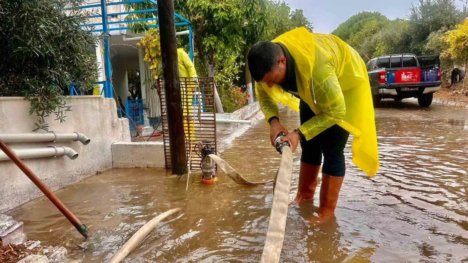 Didim'de sağanak mesaisi: Ekipler teyakkuzda