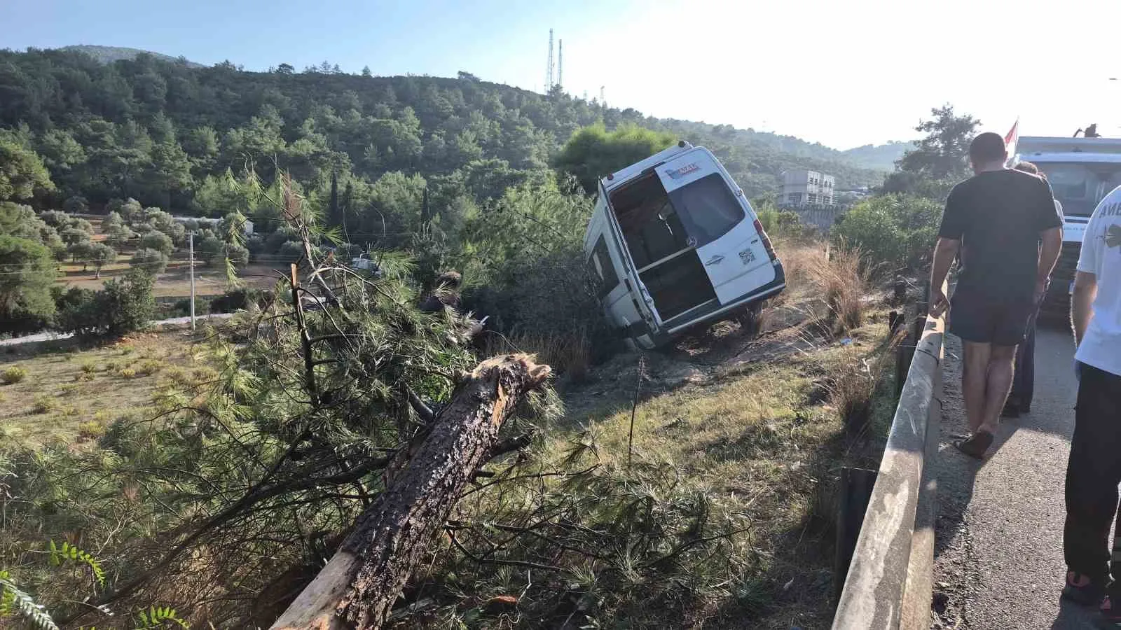 Bodrum yolunda dehşet anları: Makas atan sürücü faciaya davetiye çıkardı