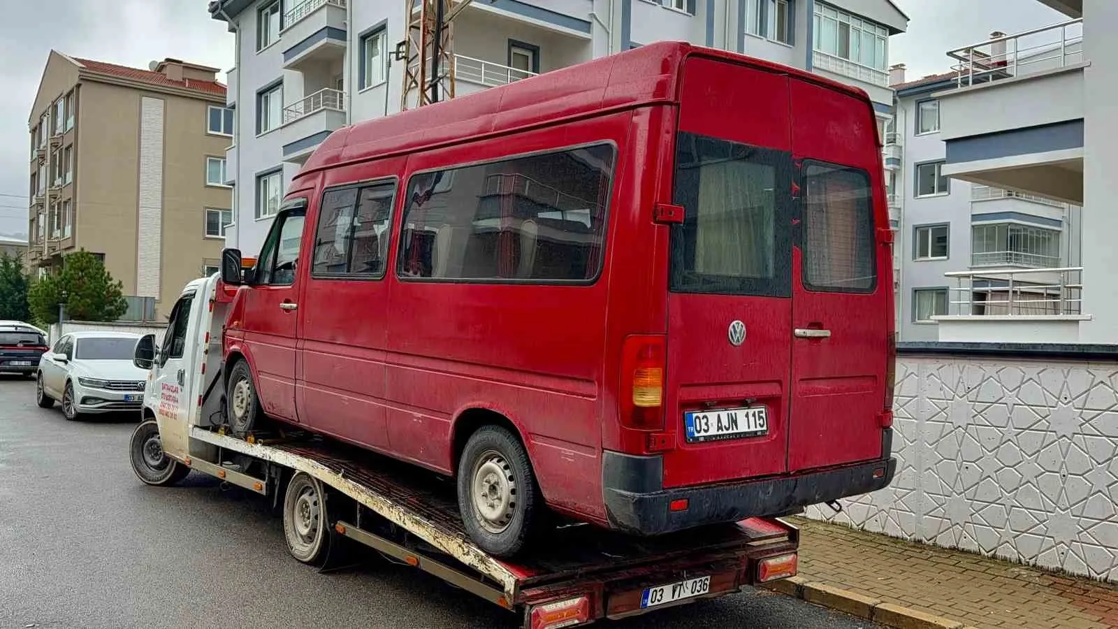 Afyonkarahisar'da dehşet anları: Öğrenci servisi ile minibüs çarpıştı