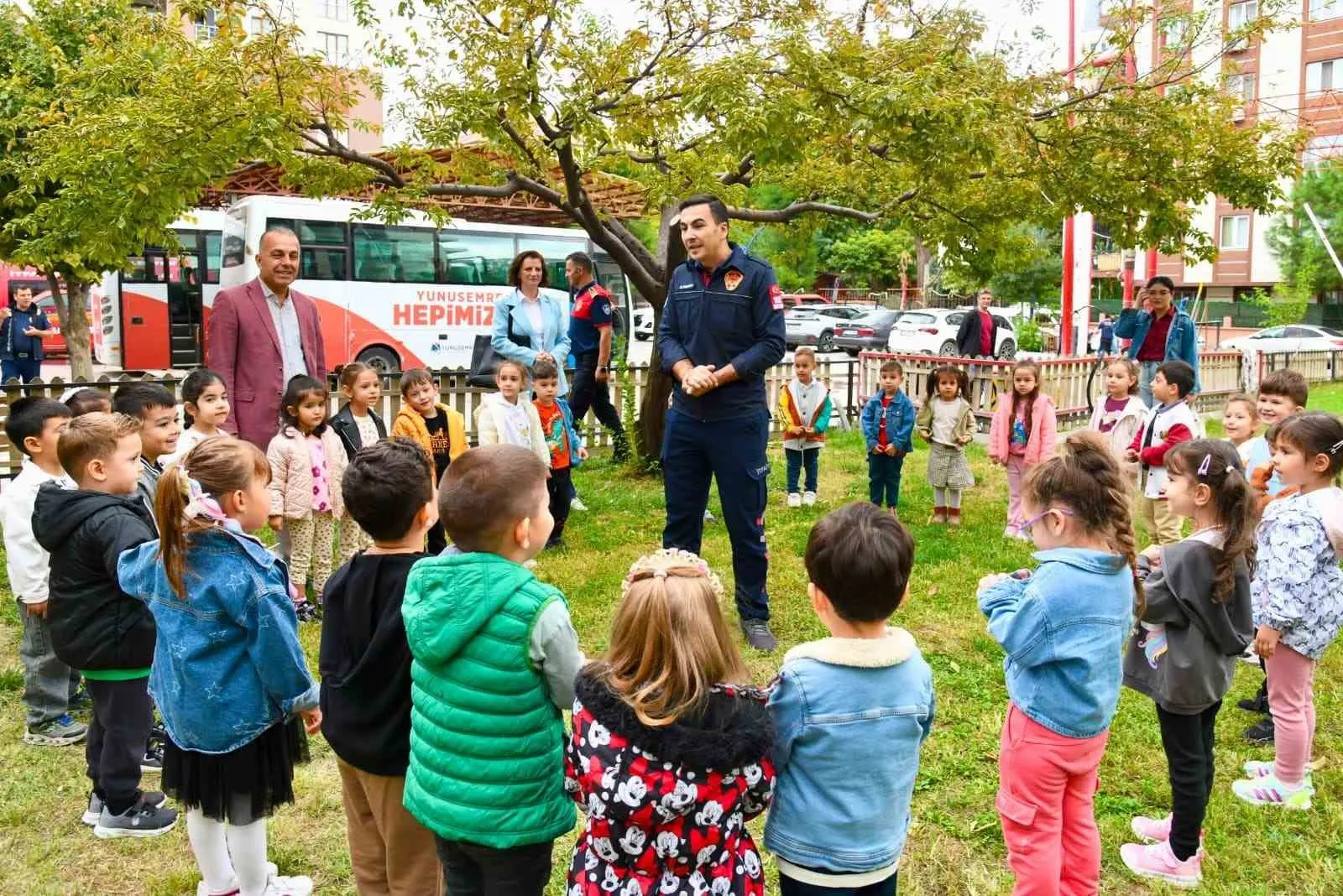 Geleceğin itfaiyecileri iş başında: Miniklerden tam not alan tatbikat