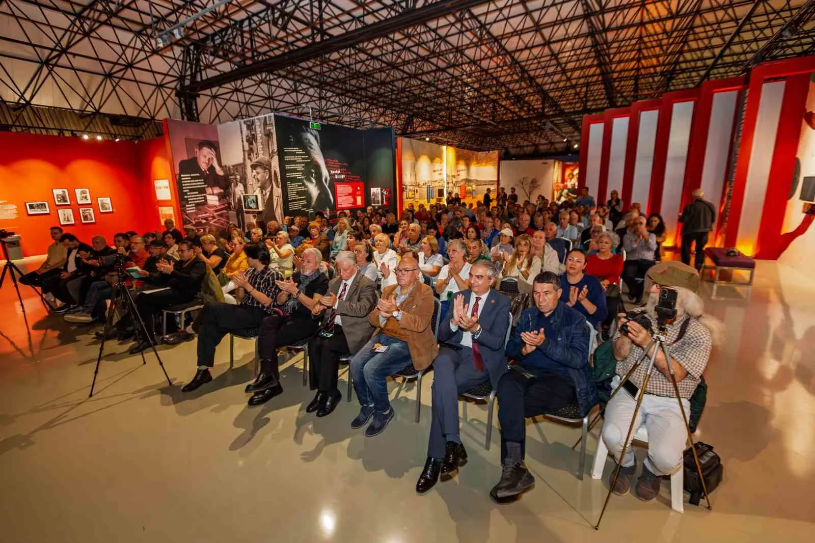 İzmir'de Nâzım Hikmet rüzgarı: Kuvâyi Milliye Destanı sanatla buluştu