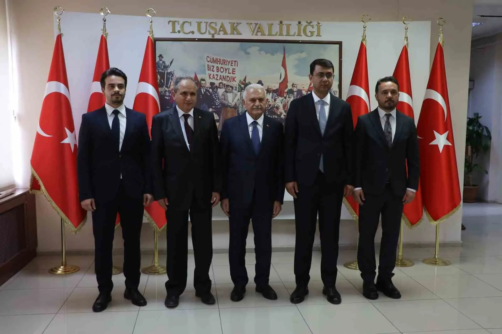 Binali Yıldırım'dan Uşak'ta eğitime tam destek: Geleceğin mimarları bu sıralarda yetişecek