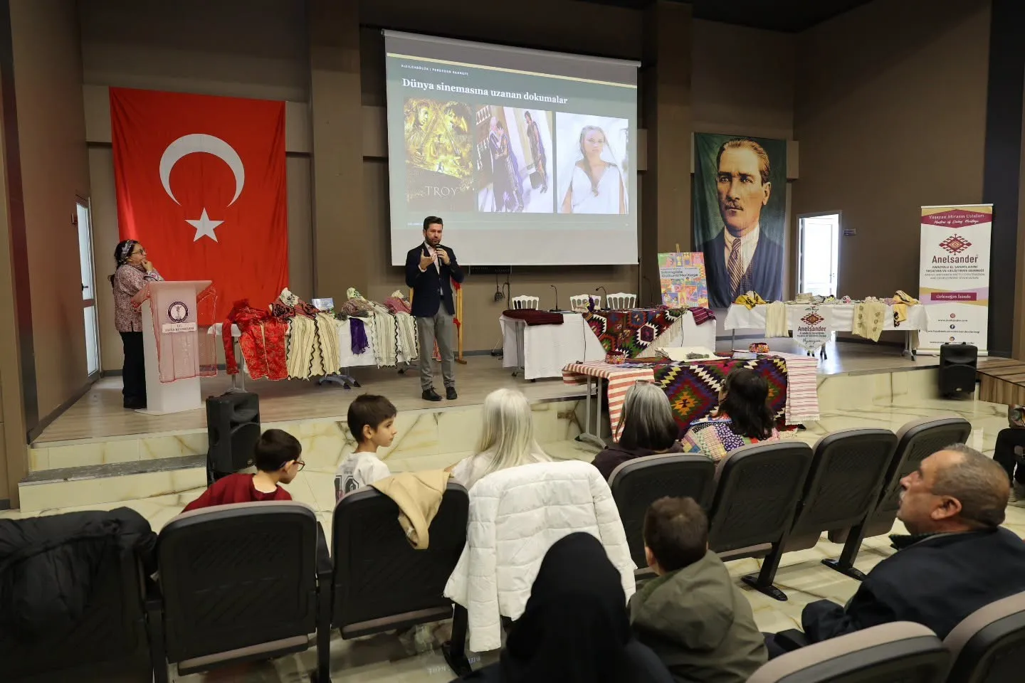 Tavas’ın yaşayan hazineleri UNESCO gününde vitrine çıktı: Ustaların ellerinden dökülen sanat