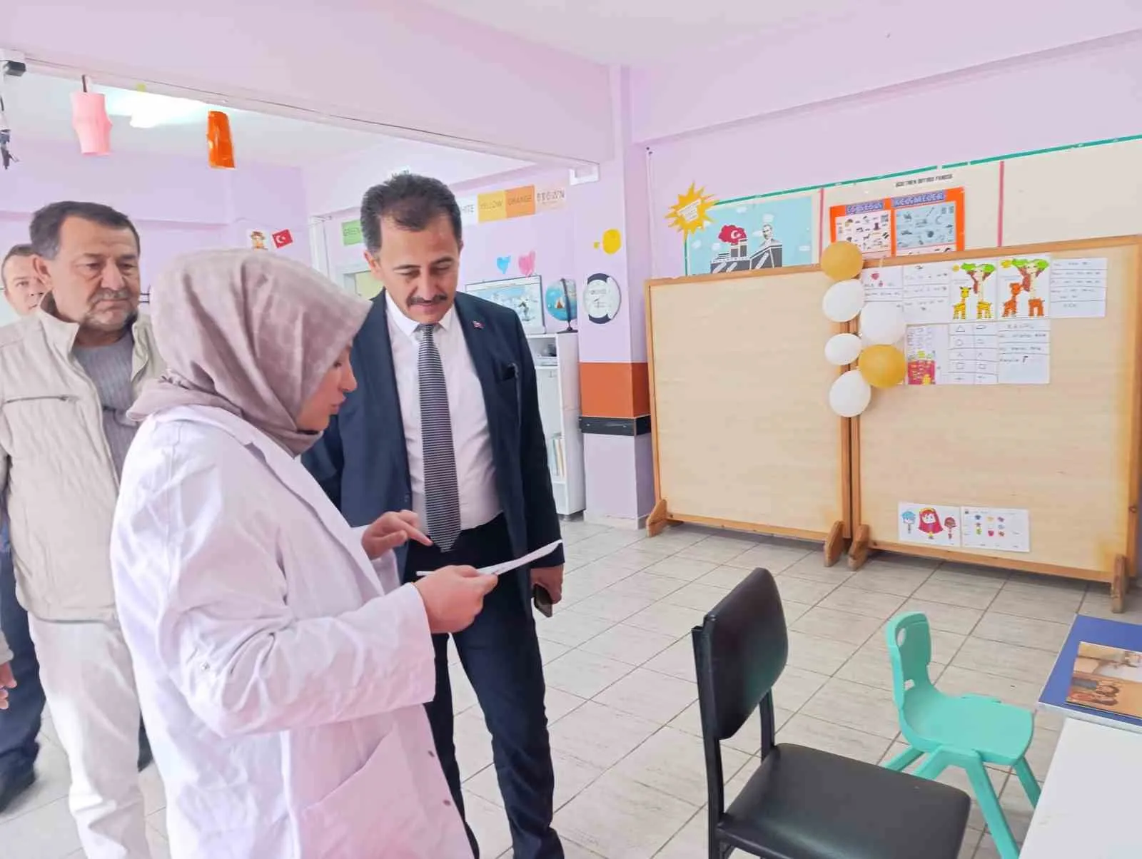 Bolvadin'de egitim mesaisi: Müdür Keleş'ten okul ziyaretlerine tam destek