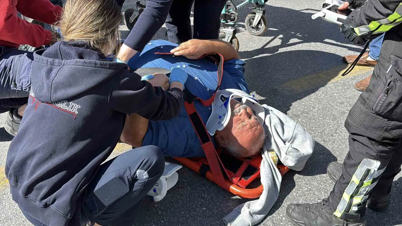 Menteşe'de talihsiz kaza: Geri manevra yapan araç yaşlı adamı yaraladı
