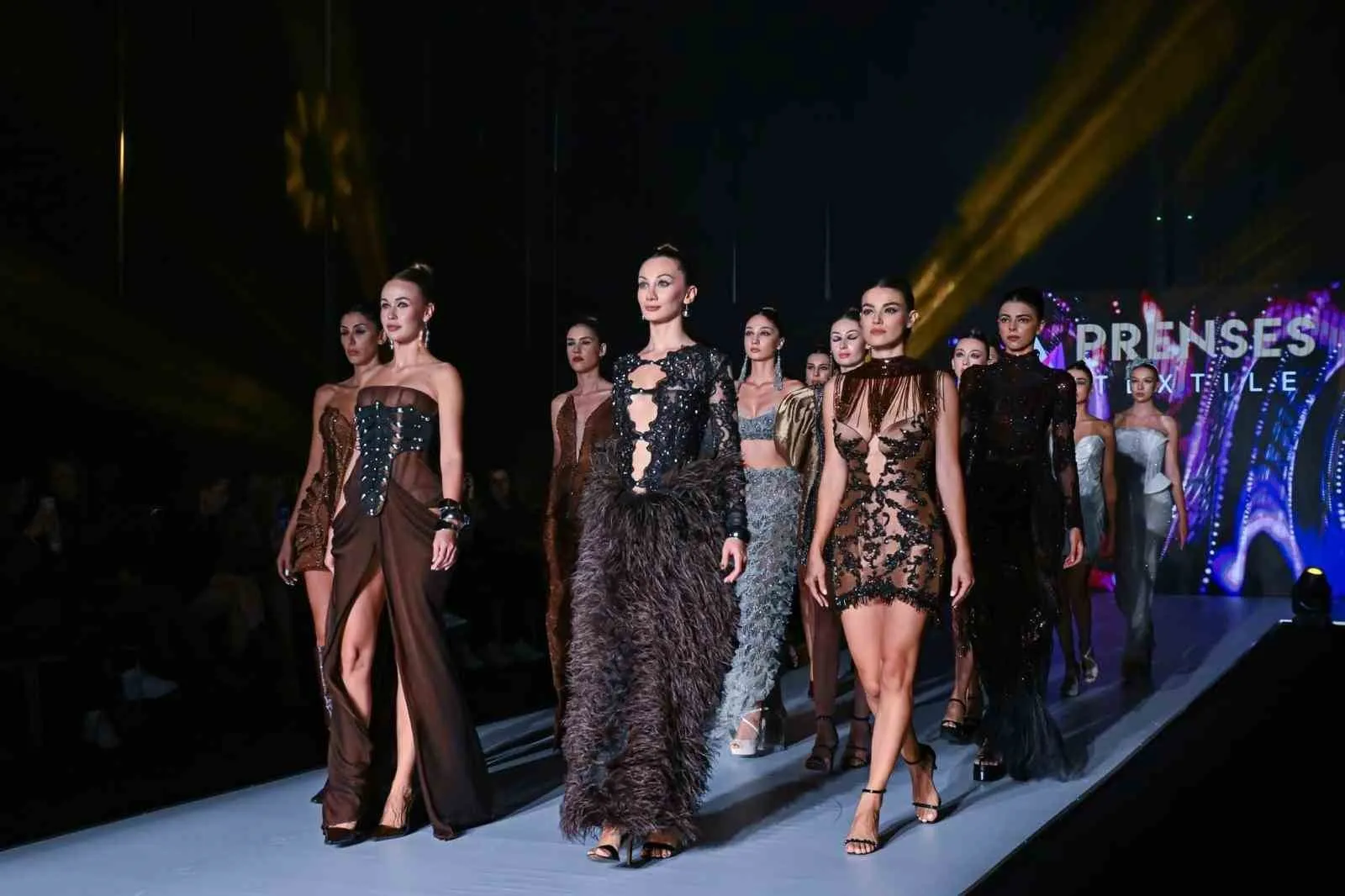 İzmir moda dünyasında dev buluşma: 13 ülkeden profesyoneller geliyor