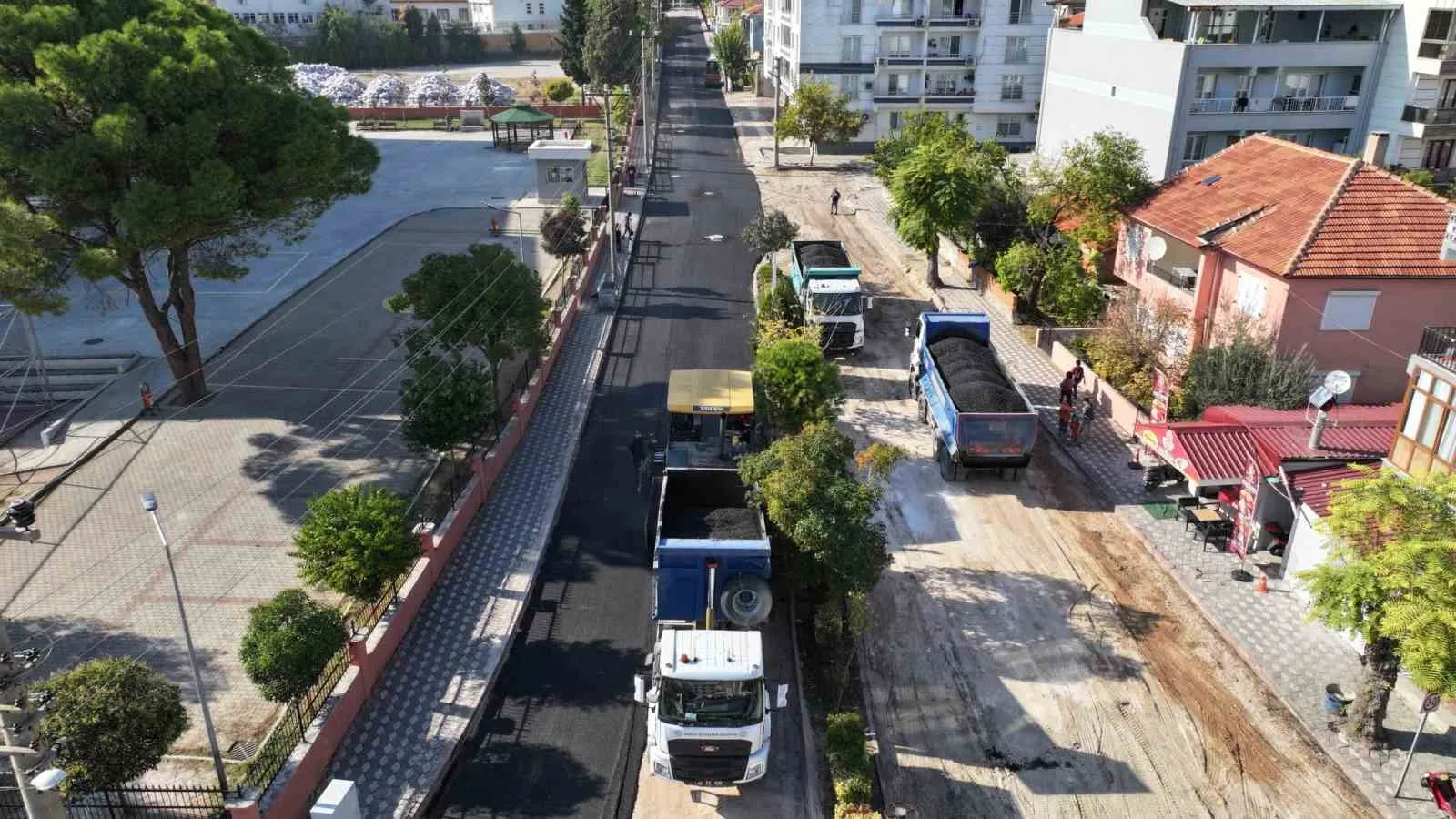 Kırkağaç’ta Salı Pazarı’nın çehresi değişiyor: 4 bin ton asfaltla konfor dönemi