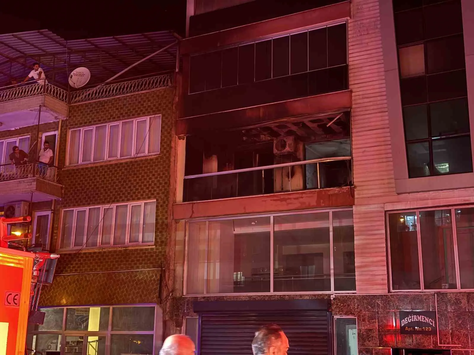 Aydın’da gece yarısı dehşeti: Alevlerin arasında kalan 5 kişi son anda kurtarıldı