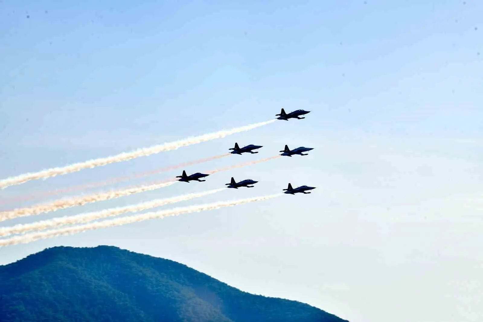 Fethiye semalarında Türk Yıldızları rüzgarı: Gökyüzünde görsel şölen provası