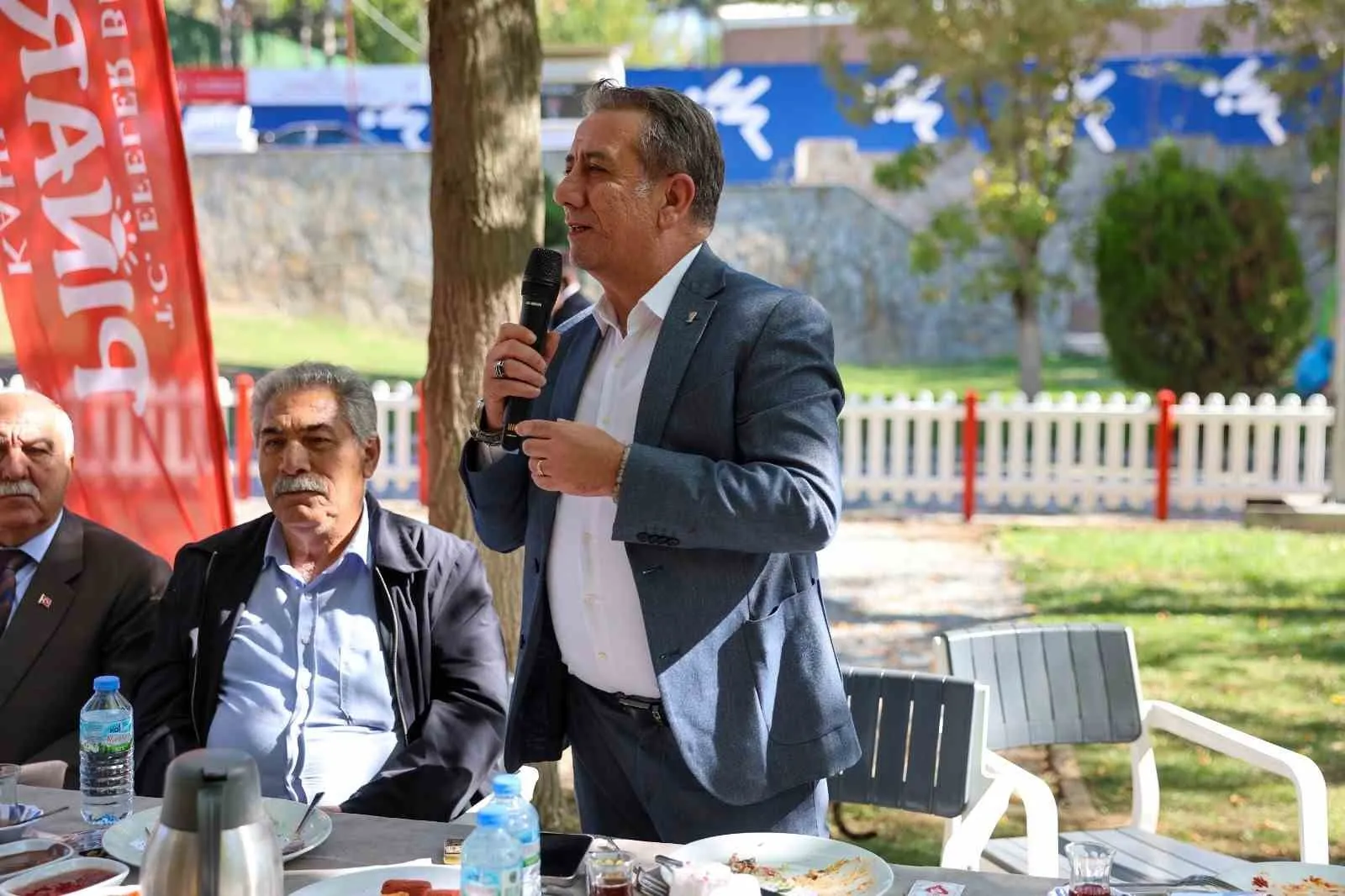 Efeler’de muhtarlar günü buluşması: Başkan Yetişkin’den hizmet vurgusu