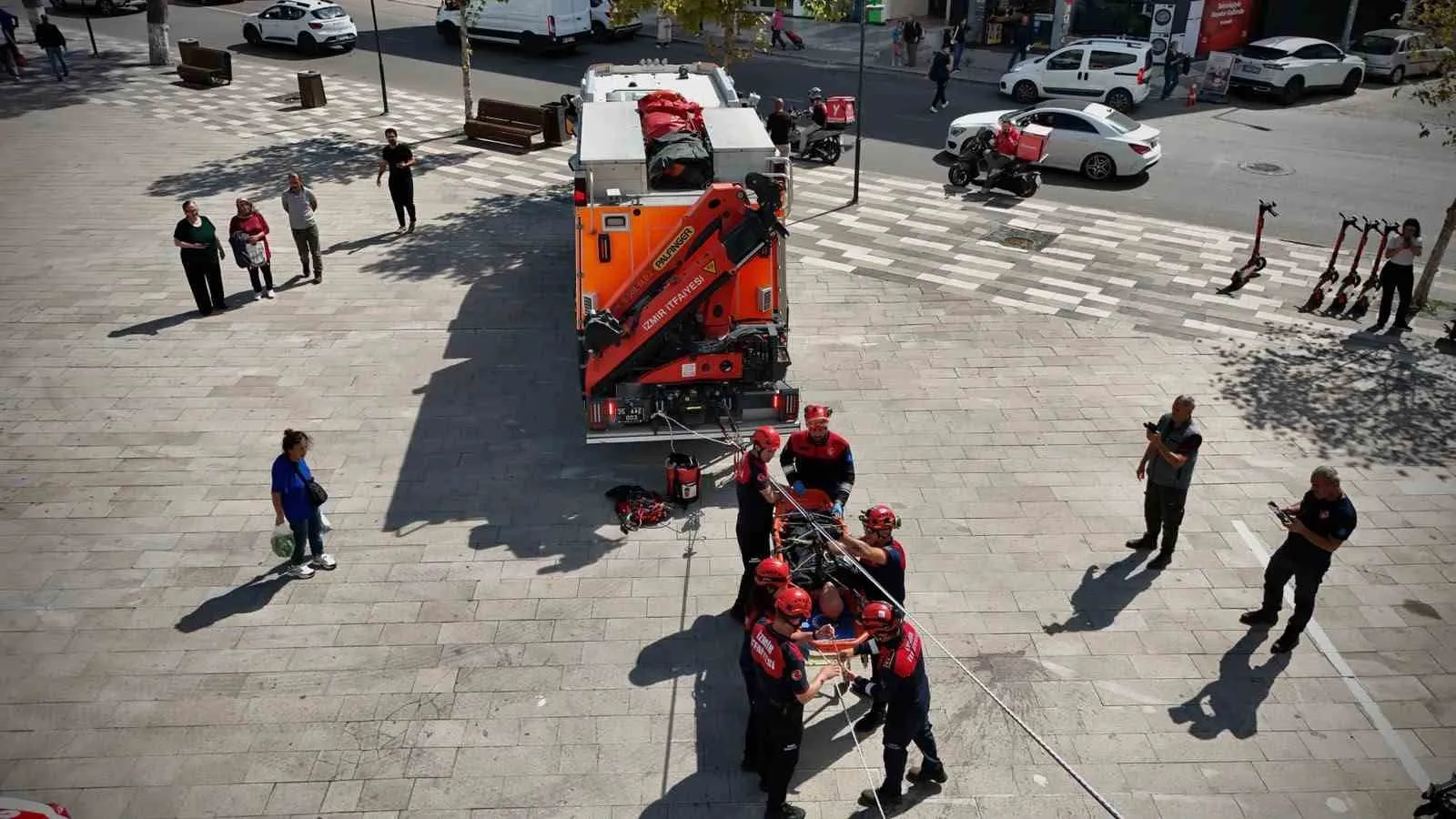 İZSU binasında nefes kesen anlar: Senaryo gerçekçiydi, müdahale profesyoneldi