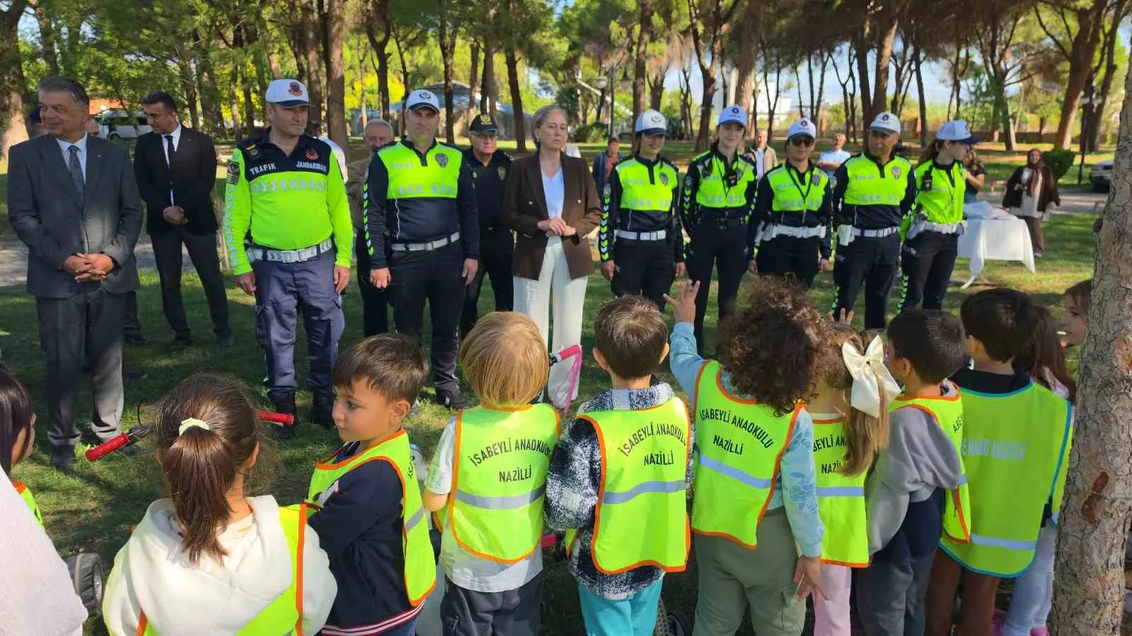 Nazilli’de trafik eğitimi şölene dönüştü: Minikler hem öğrendi hem eğlendi